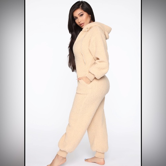 Beary Furry Jumpsuit 🐻🧸 - Picture 4 of 13